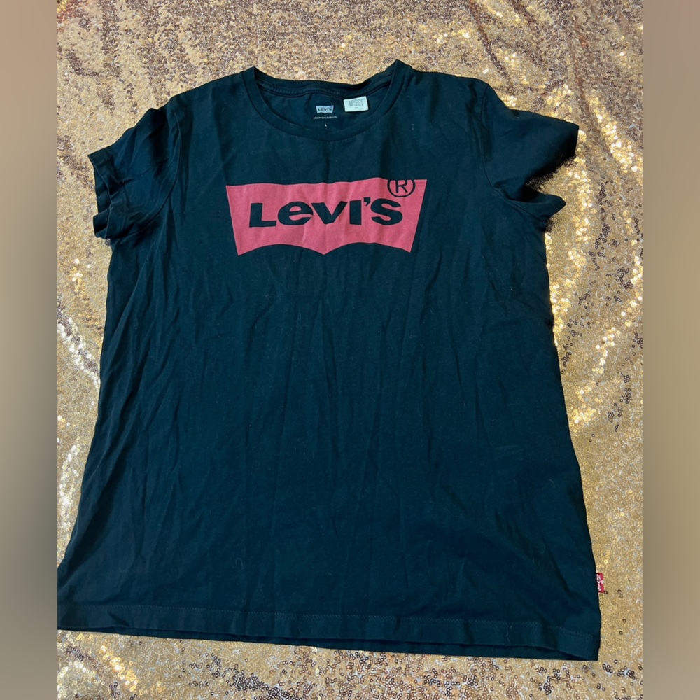 Levi’s sz L short sleeve black tee 0515